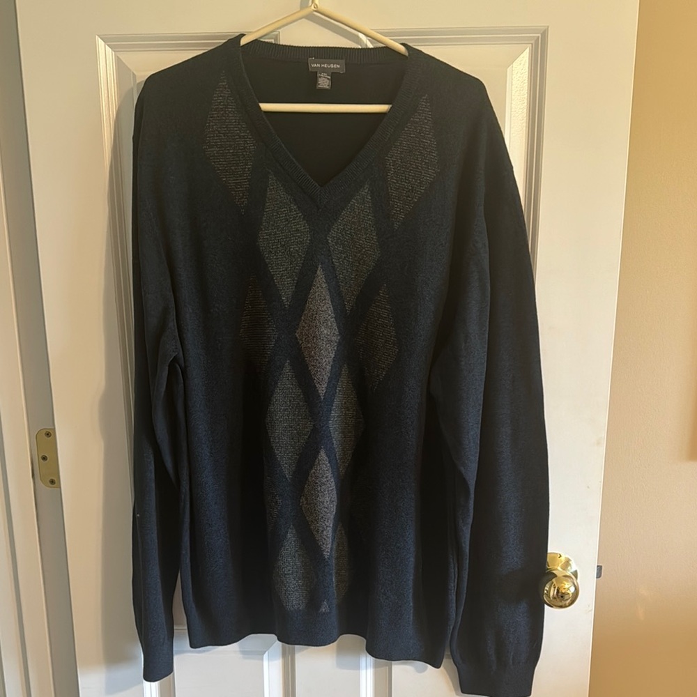 Van Heusen Navy and Gray V-Neck Sweater